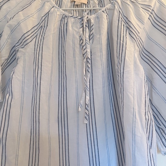 Gap women’s White and Blue Striped Top in size xs - Picture 4 of 9